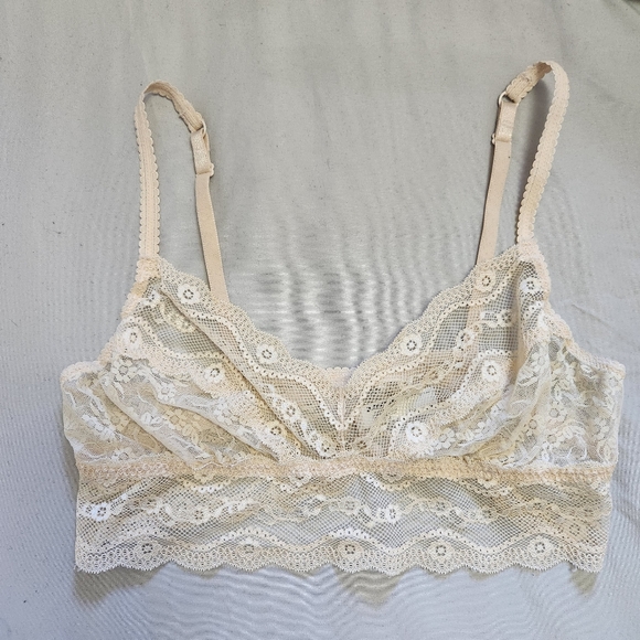 b.tempt'D Lace Bralette - Picture 5 of 11